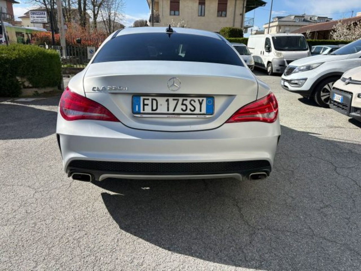 Mercedes-Benz CLA 220 d Automatic Premium Dark Night (4)