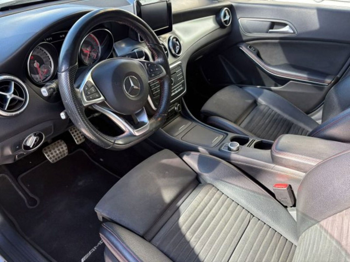 Mercedes-Benz CLA 220 d Automatic Premium Dark Night (7)