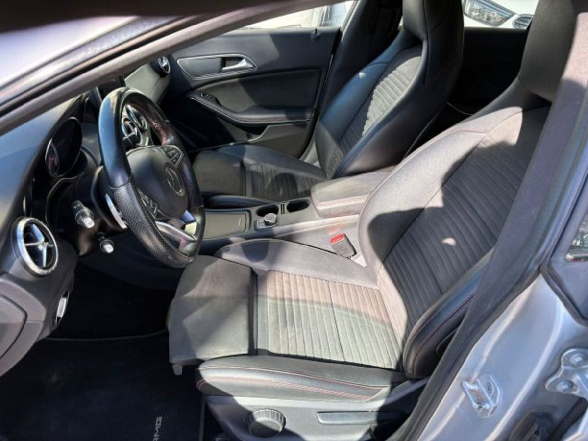 Mercedes-Benz CLA 220 d Automatic Premium Dark Night (8)