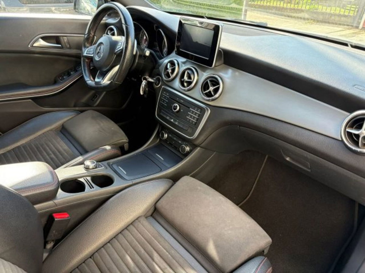 Mercedes-Benz CLA 220 d Automatic Premium Dark Night (9)