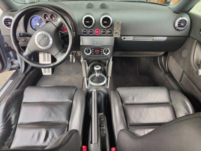 Audi TT Coupé 3.2 V6 quattro (10)
