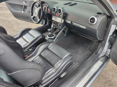 Audi TT Coupé 3.2 V6 quattro (16)