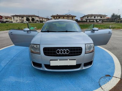 Audi TT Coupé 3.2 V6 quattro (4)