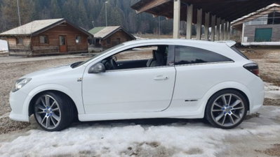 Opel Astra GTC 2.0 T 240CV 3 porte OPC (3)