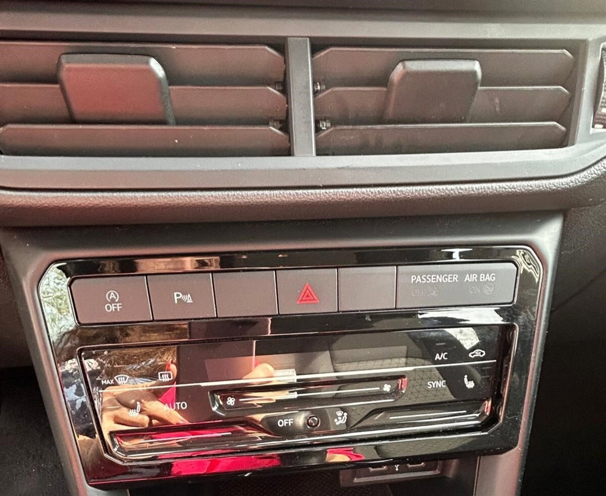 Volkswagen T-Cross 1.0 TSI Style BMT (11)