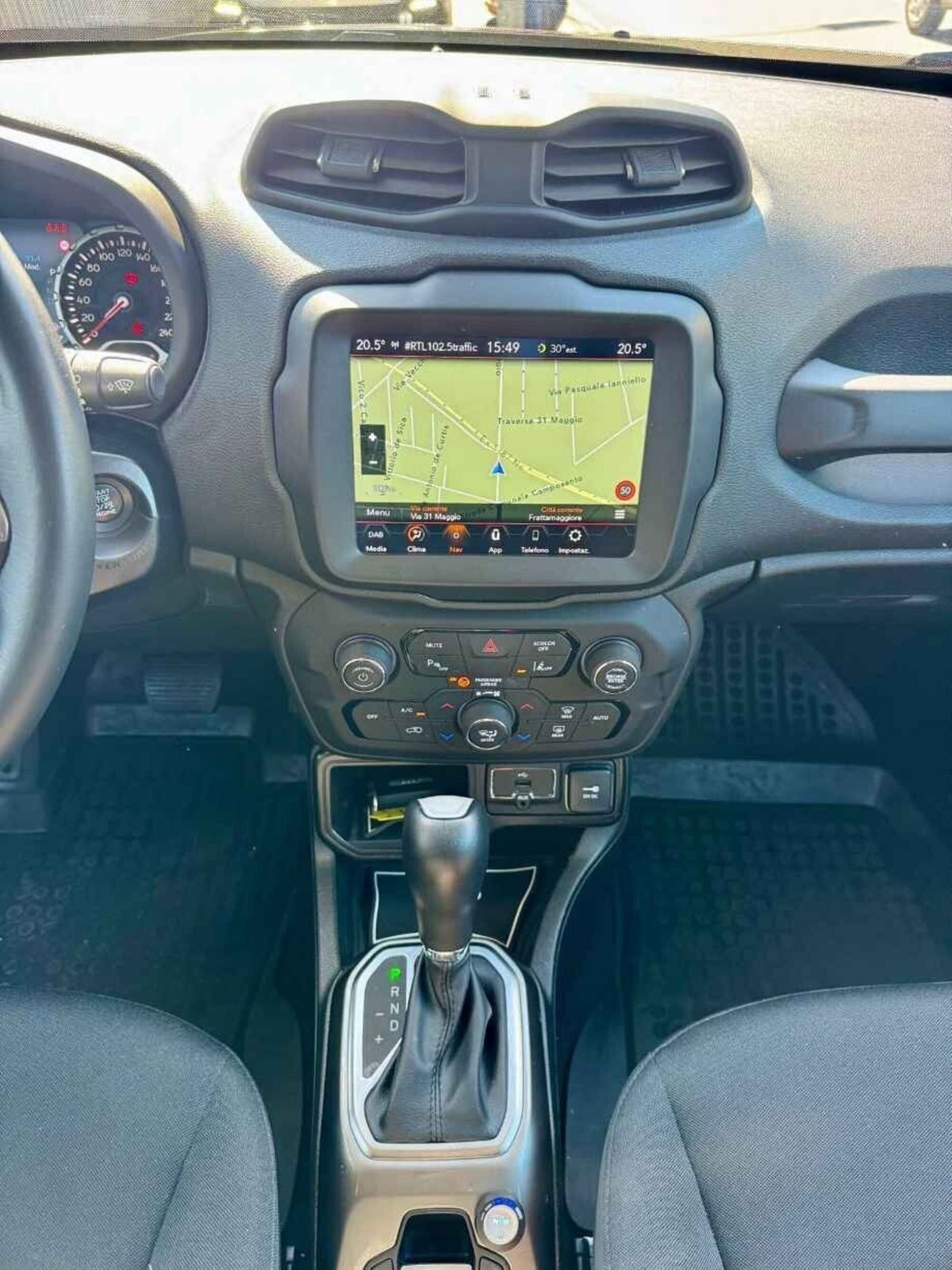 Jeep Renegade 1.3 T4 DDCT Limited (14)