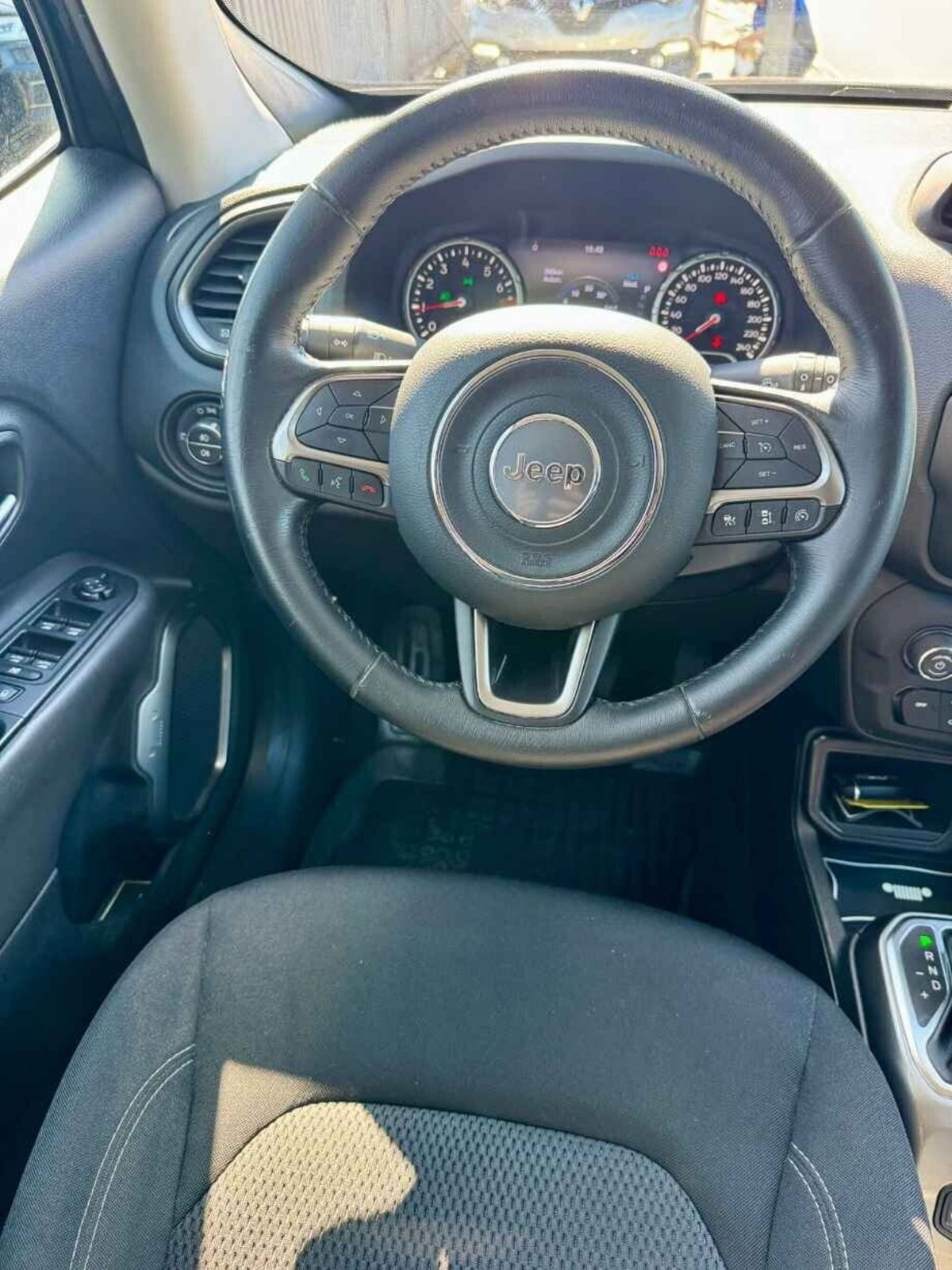 Jeep Renegade 1.3 T4 DDCT Limited (15)