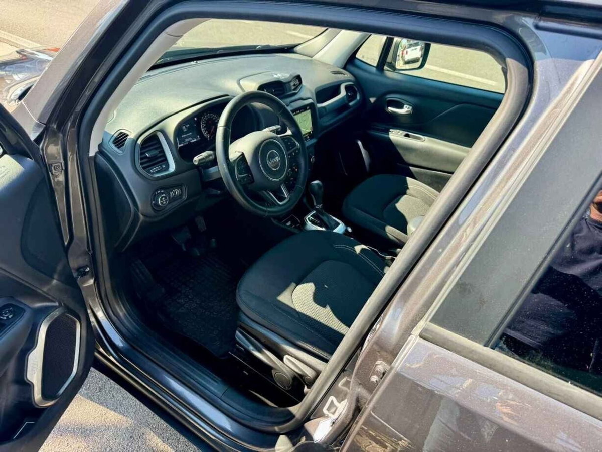 Jeep Renegade 1.3 T4 DDCT Limited (16)