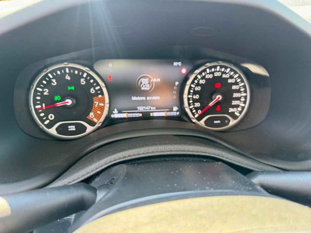 Jeep Renegade 1.3 T4 DDCT Limited (17)