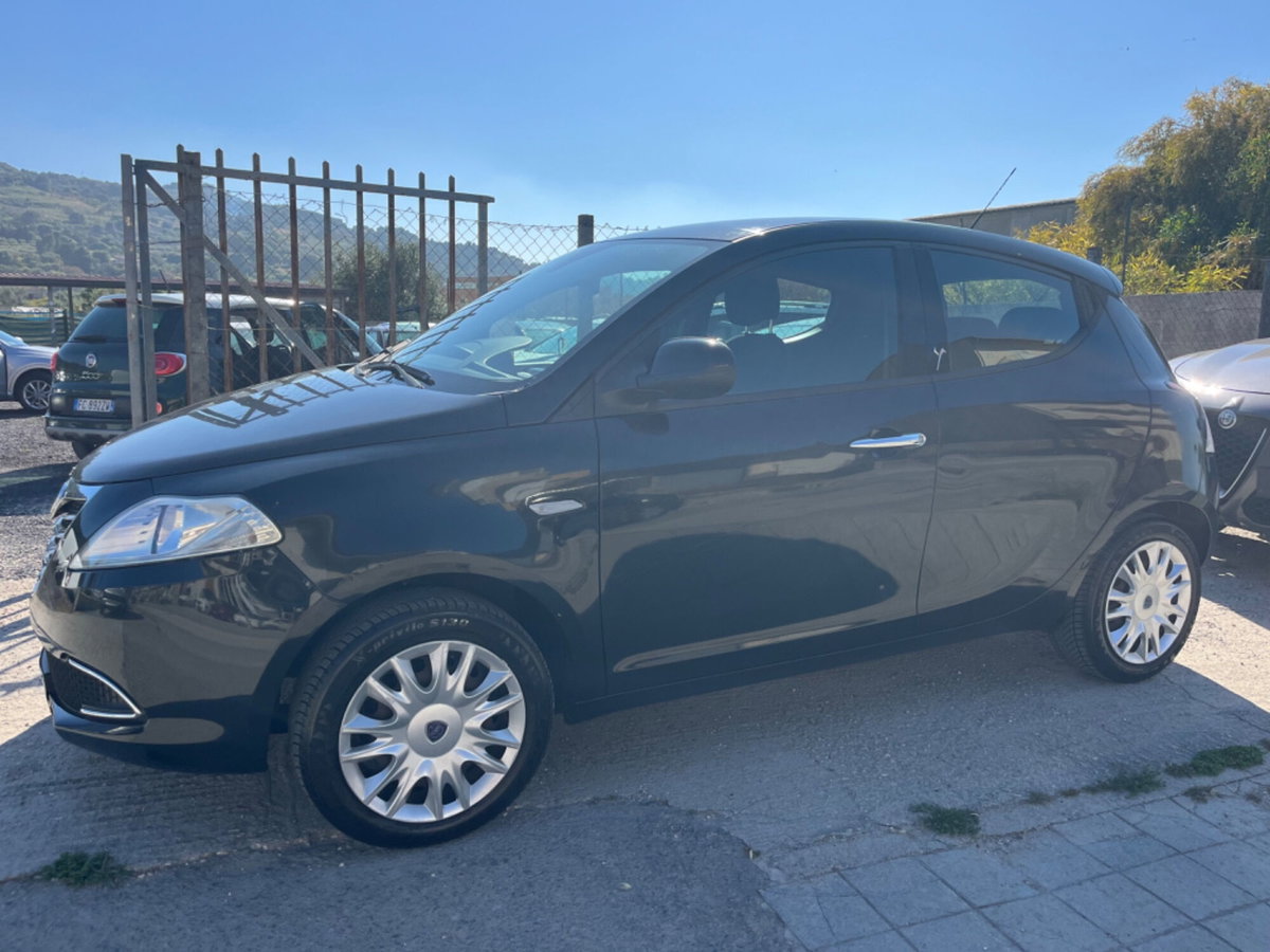 Lancia Ypsilon 1.2 69 CV 5 porte Silver