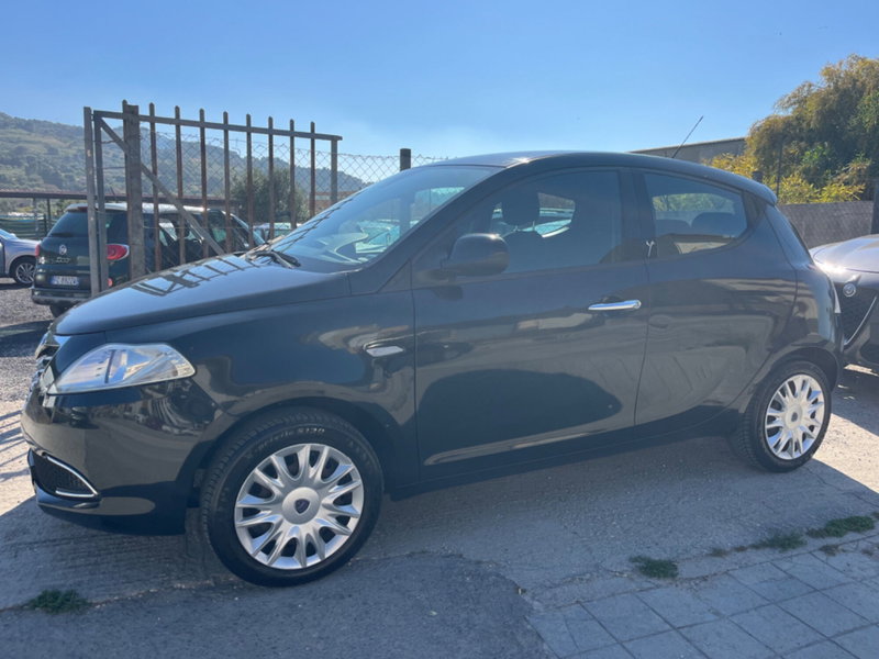 Lancia Ypsilon 1.2 69 CV 5 porte Silver