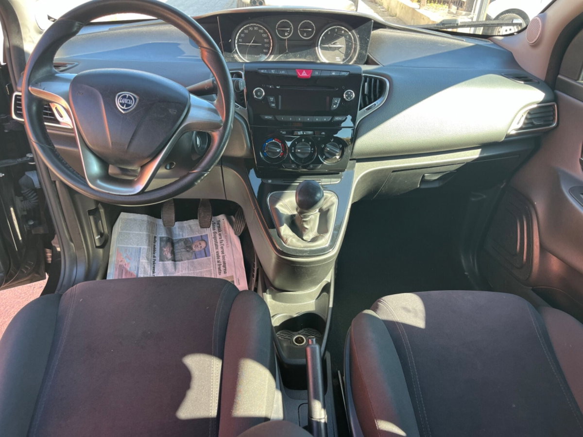 Lancia Ypsilon 1.2 69 CV 5 porte Silver (10)