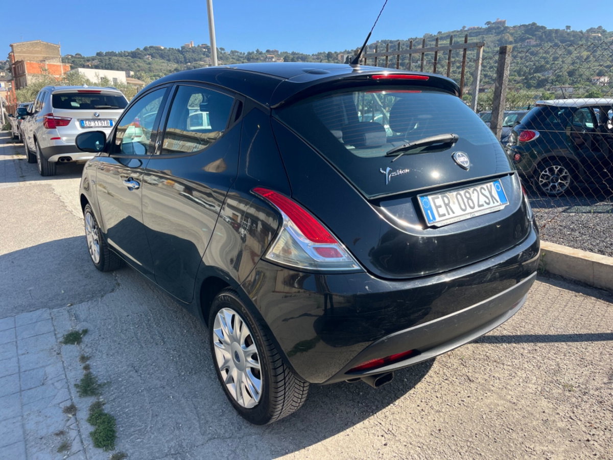 Lancia Ypsilon 1.2 69 CV 5 porte Silver (4)