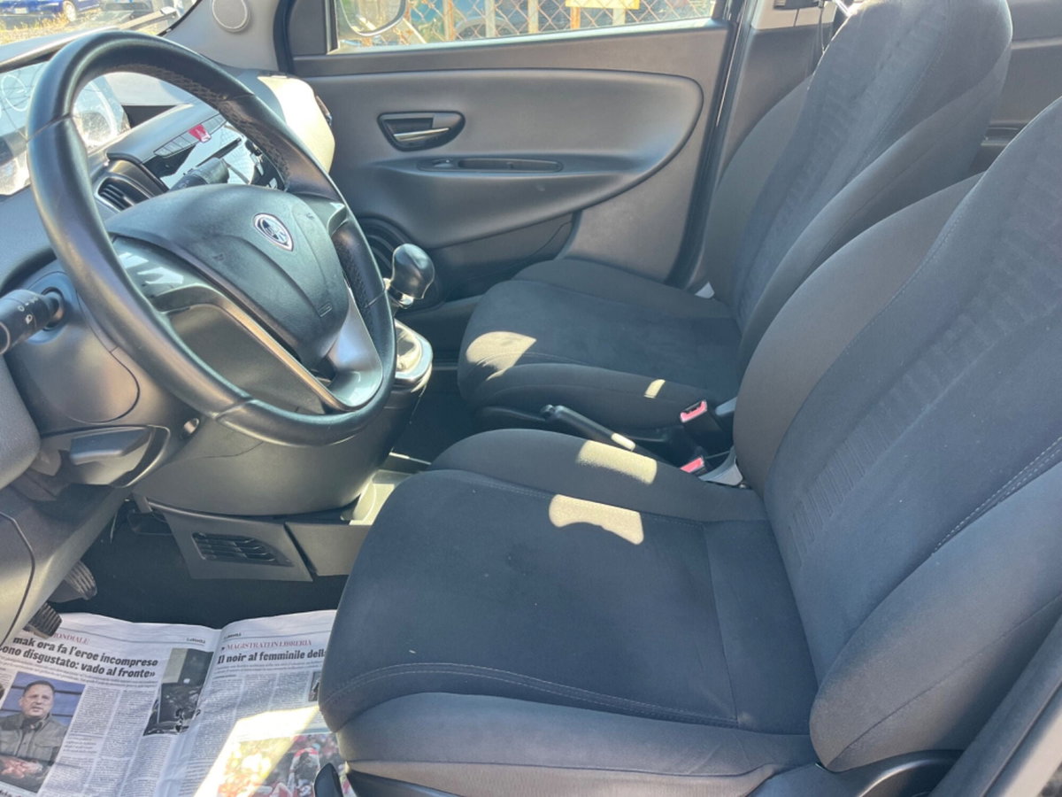 Lancia Ypsilon 1.2 69 CV 5 porte Silver (6)