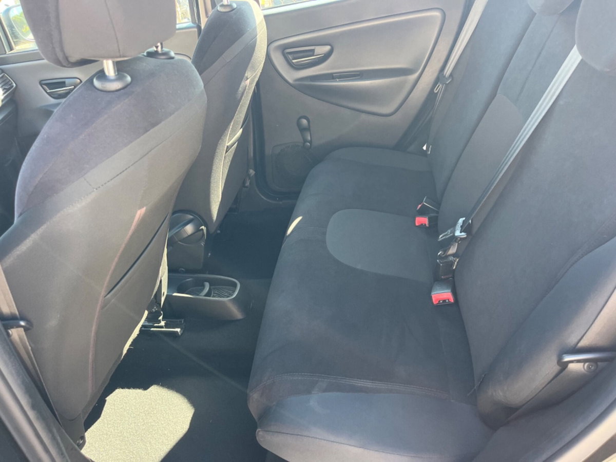 Lancia Ypsilon 1.2 69 CV 5 porte Silver (8)