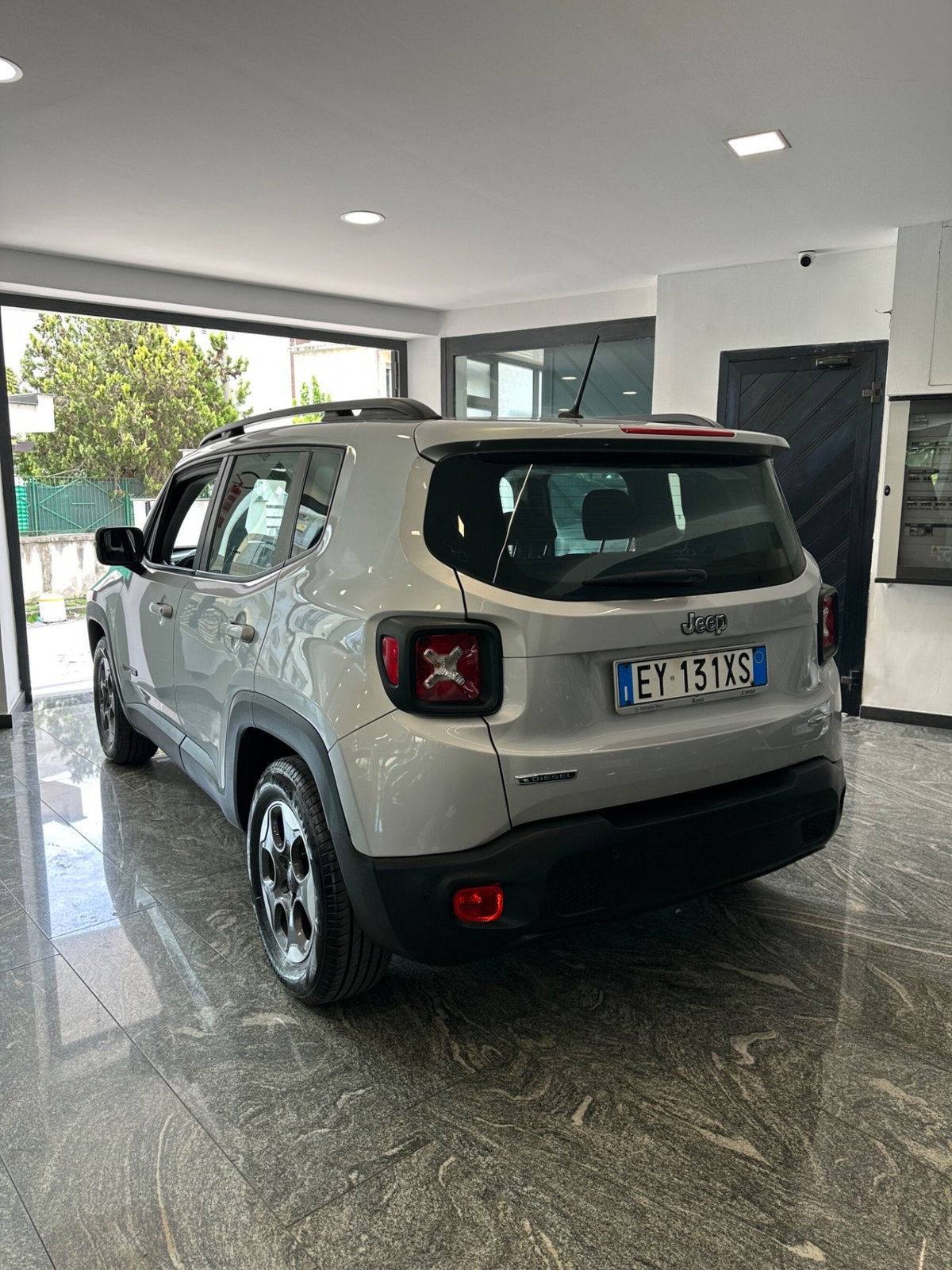 Jeep Renegade 1.6 Mjt 120 CV Longitude (6)