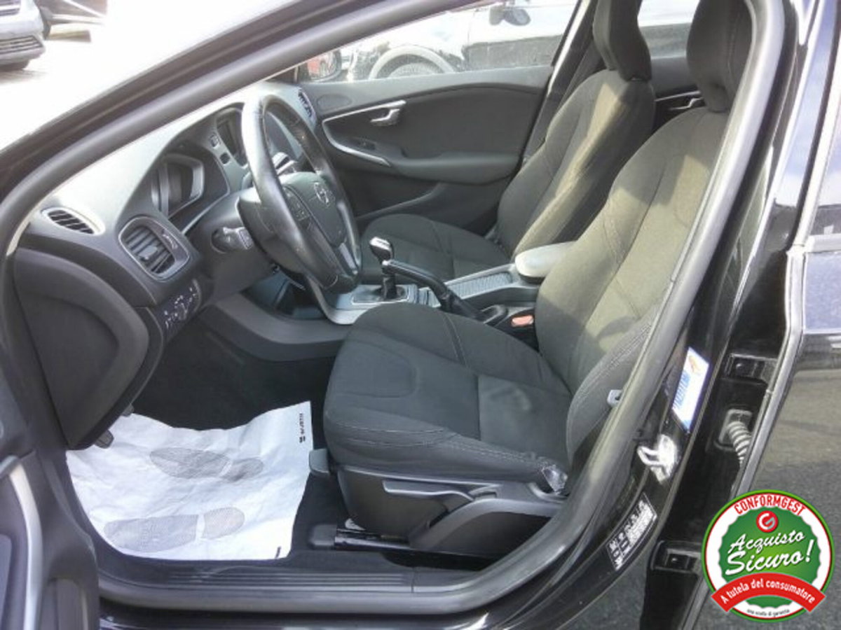 Volvo V40 D2 Kinetic (9)