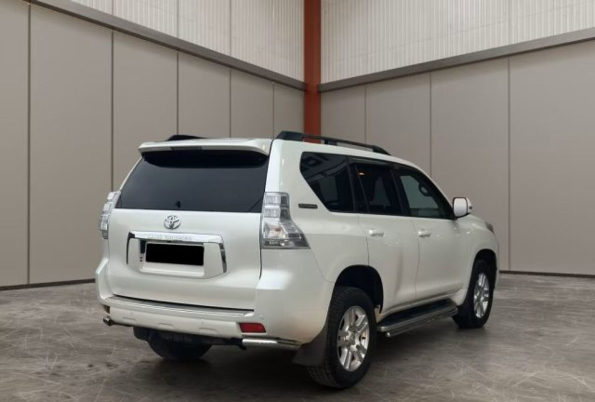 Toyota Land Cruiser 3.0 D4-D 5 porte Executive Plus (2)