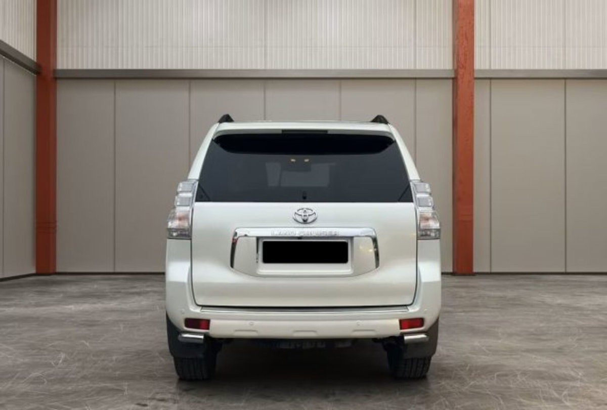 Toyota Land Cruiser 3.0 D4-D 5 porte Executive Plus (4)