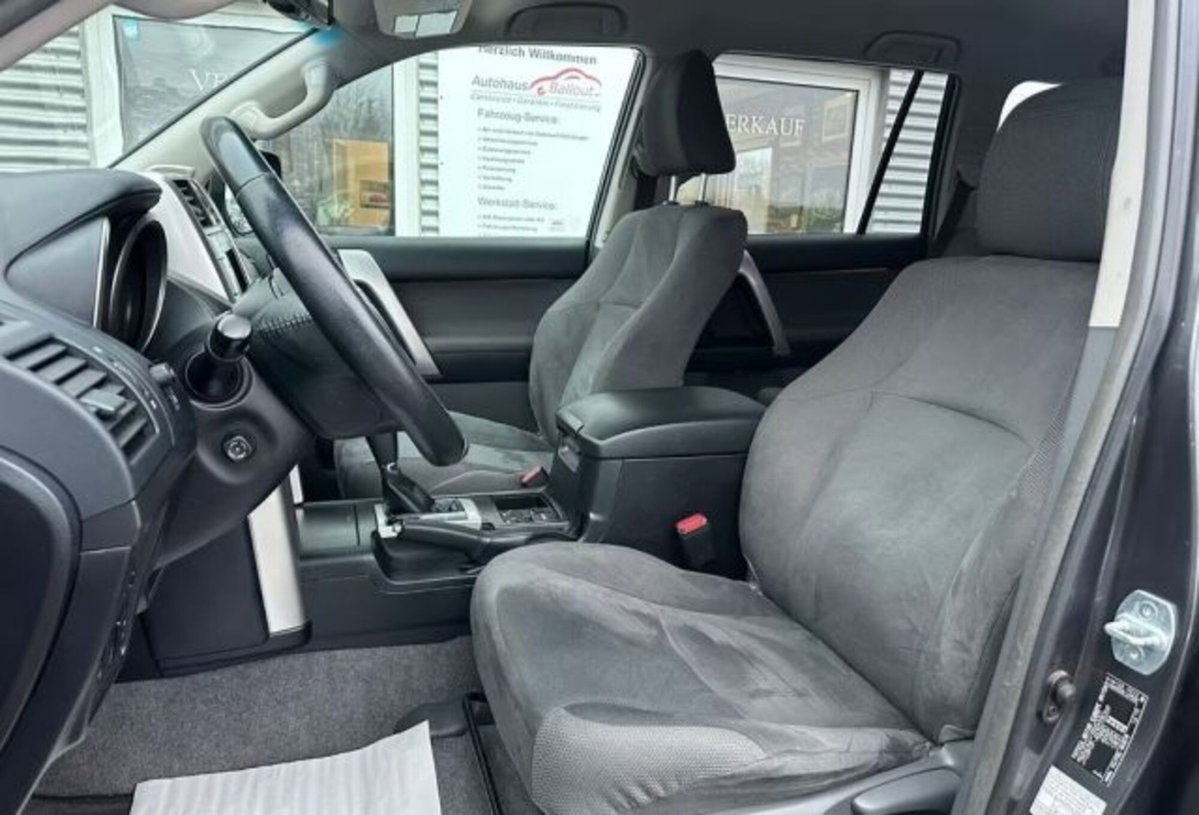 Toyota Land Cruiser 3.0 D4-D 5 porte (8)