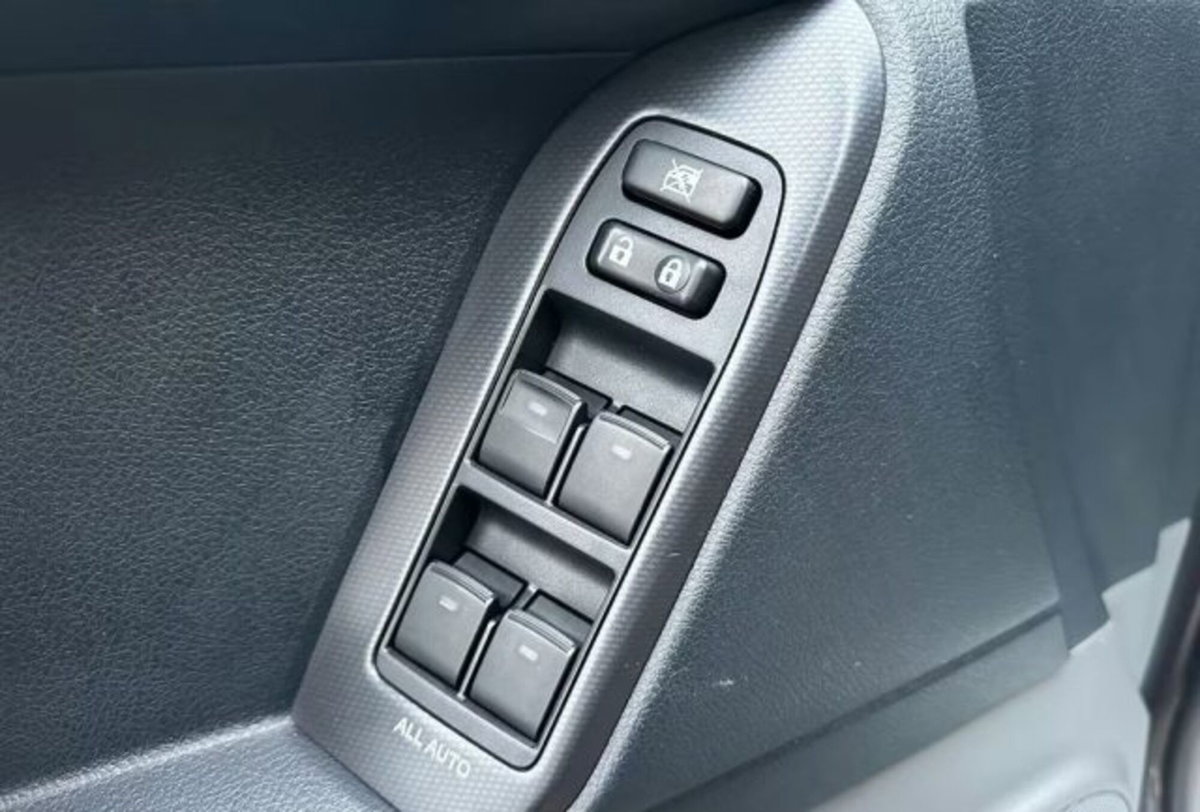Toyota Land Cruiser 3.0 D4-D 5 porte (9)