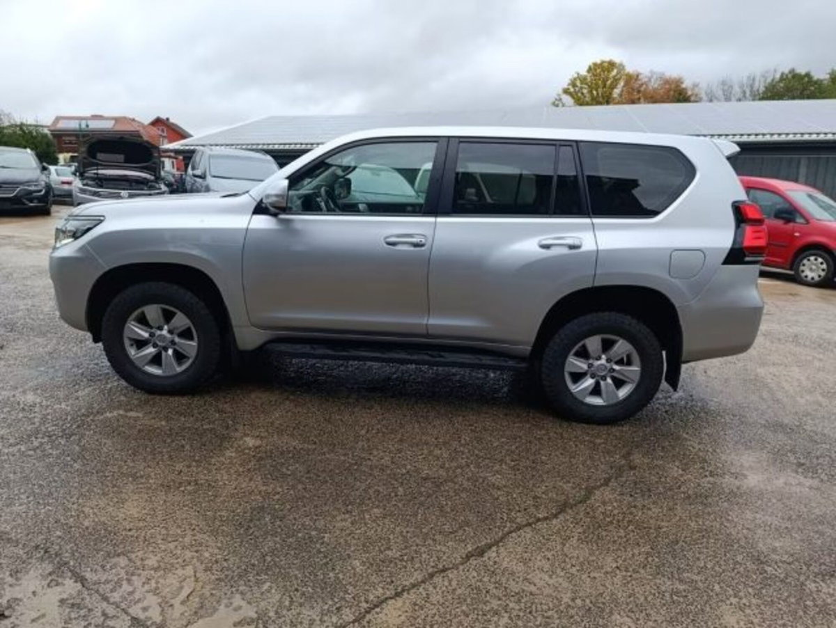 Toyota Land Cruiser 2.8 D4-D 5 porte Active (3)