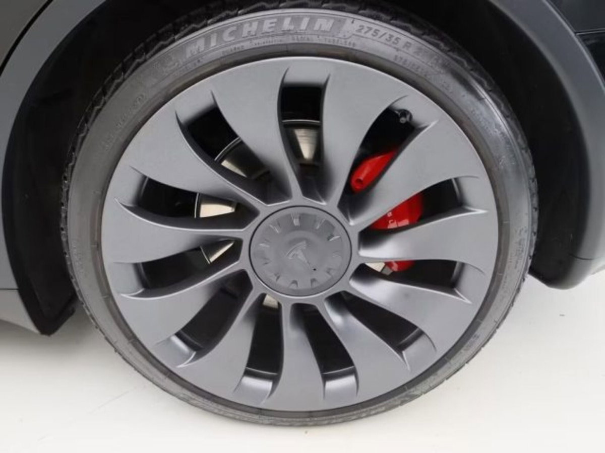 Tesla Model Y Performance awd (10)