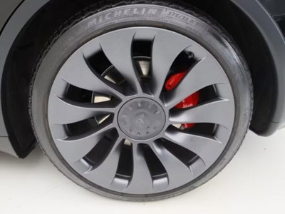Tesla Model Y Performance awd (10)