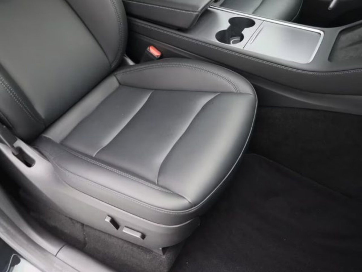 Tesla Model Y Performance awd (13)