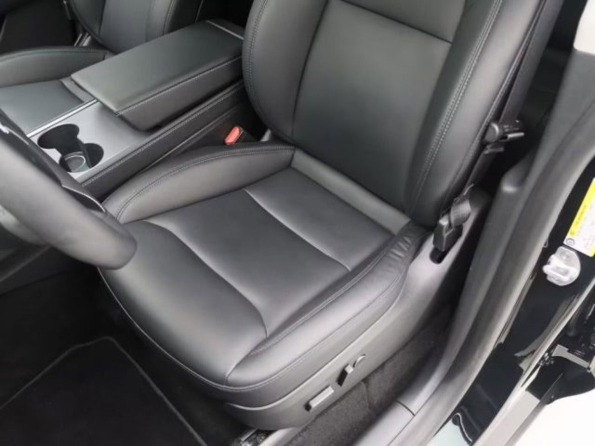 Tesla Model Y Performance awd (14)