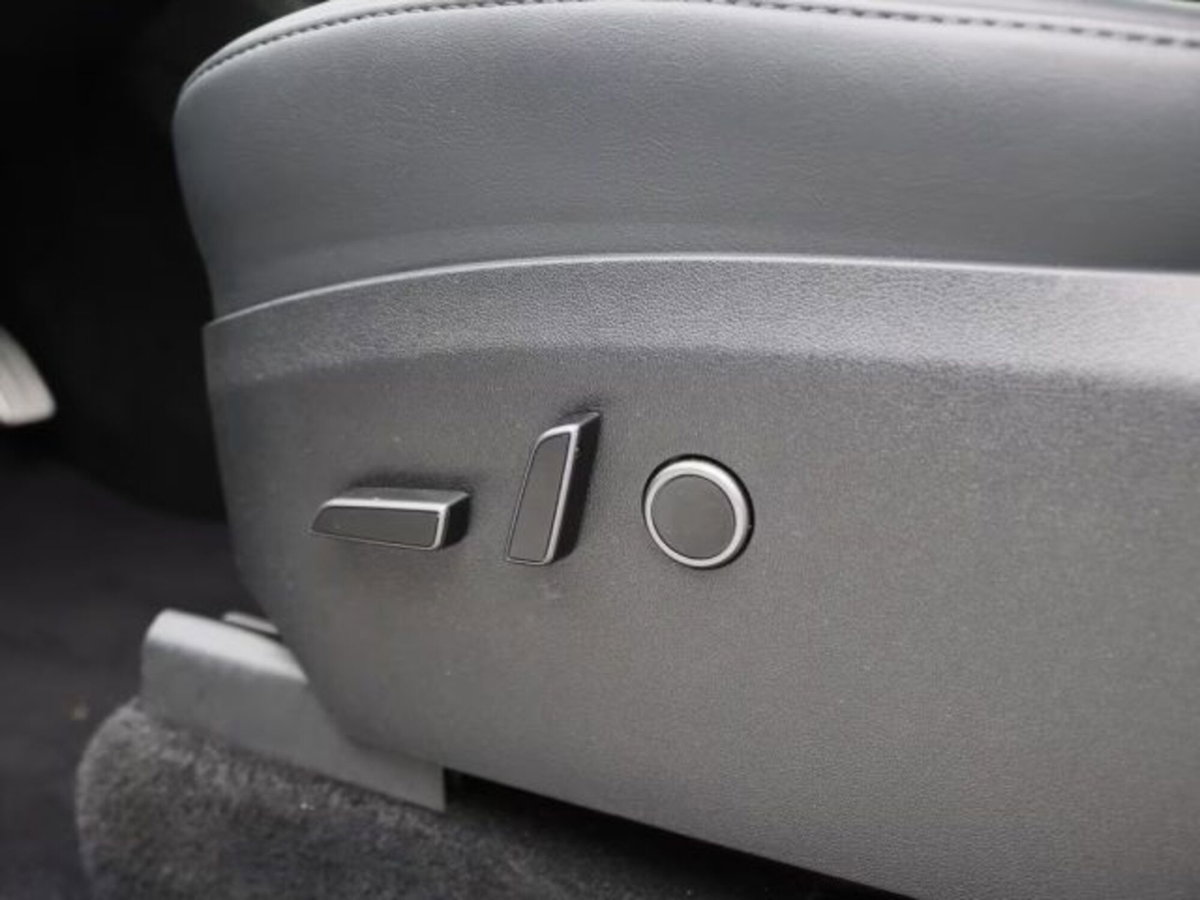 Tesla Model Y Performance awd (15)