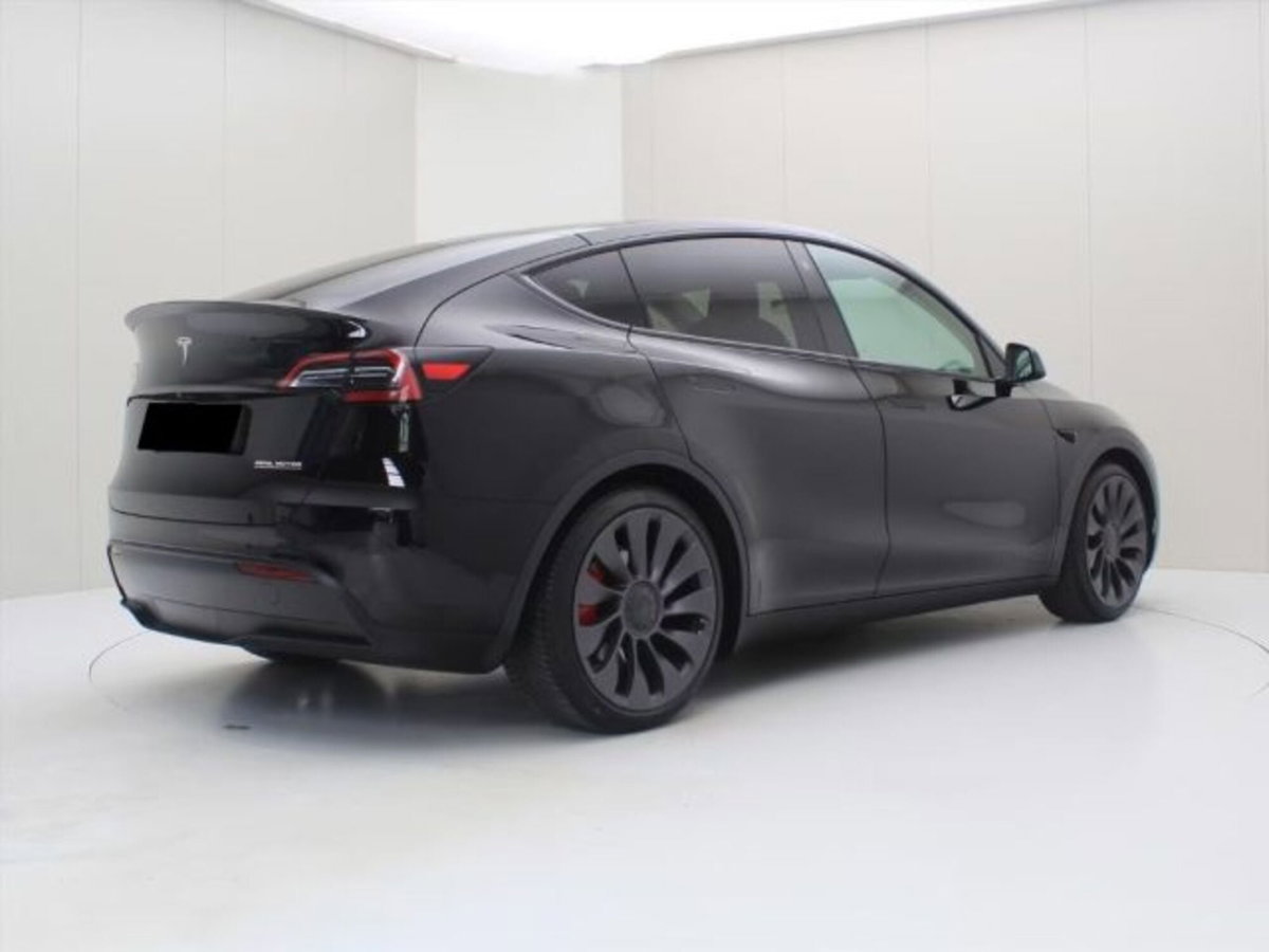 Tesla Model Y Performance awd (2)