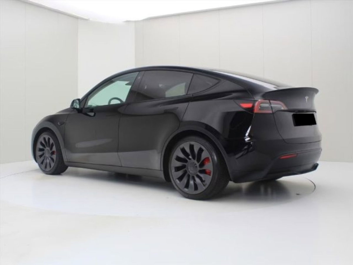 Tesla Model Y Performance awd (4)