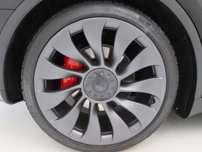 Tesla Model Y Performance awd (7)