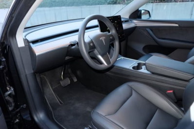 Tesla Model Y Long Range awd (12)