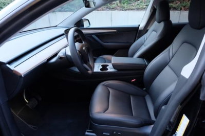 Tesla Model Y Long Range awd (14)