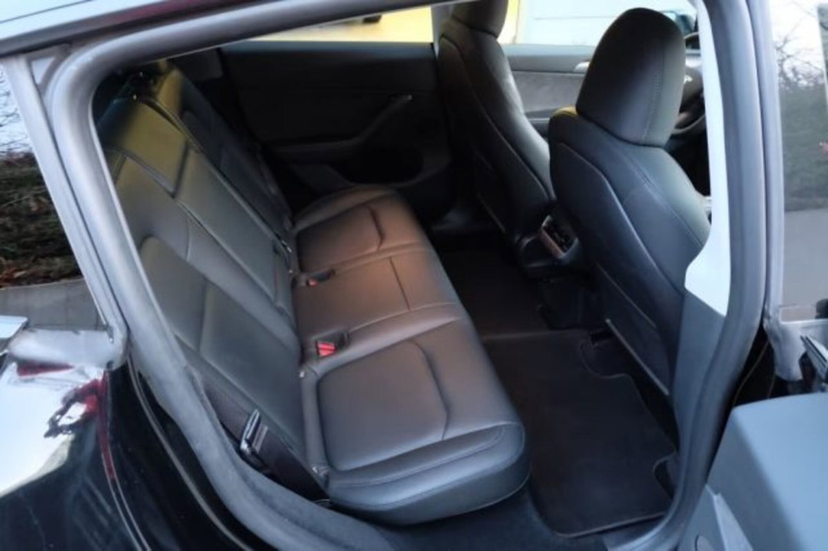 Tesla Model Y Long Range awd (15)