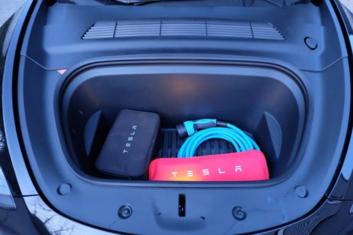 Tesla Model Y Long Range awd (18)
