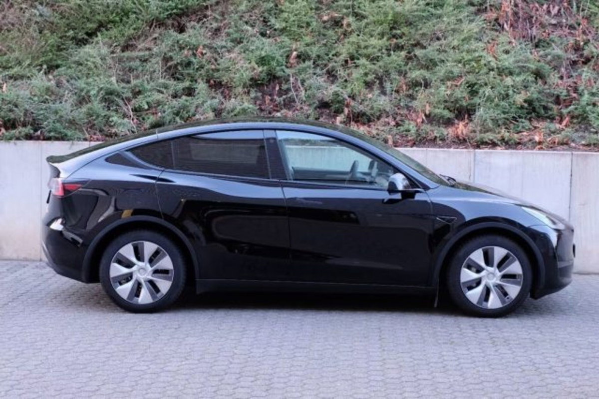 Tesla Model Y Long Range awd (6)