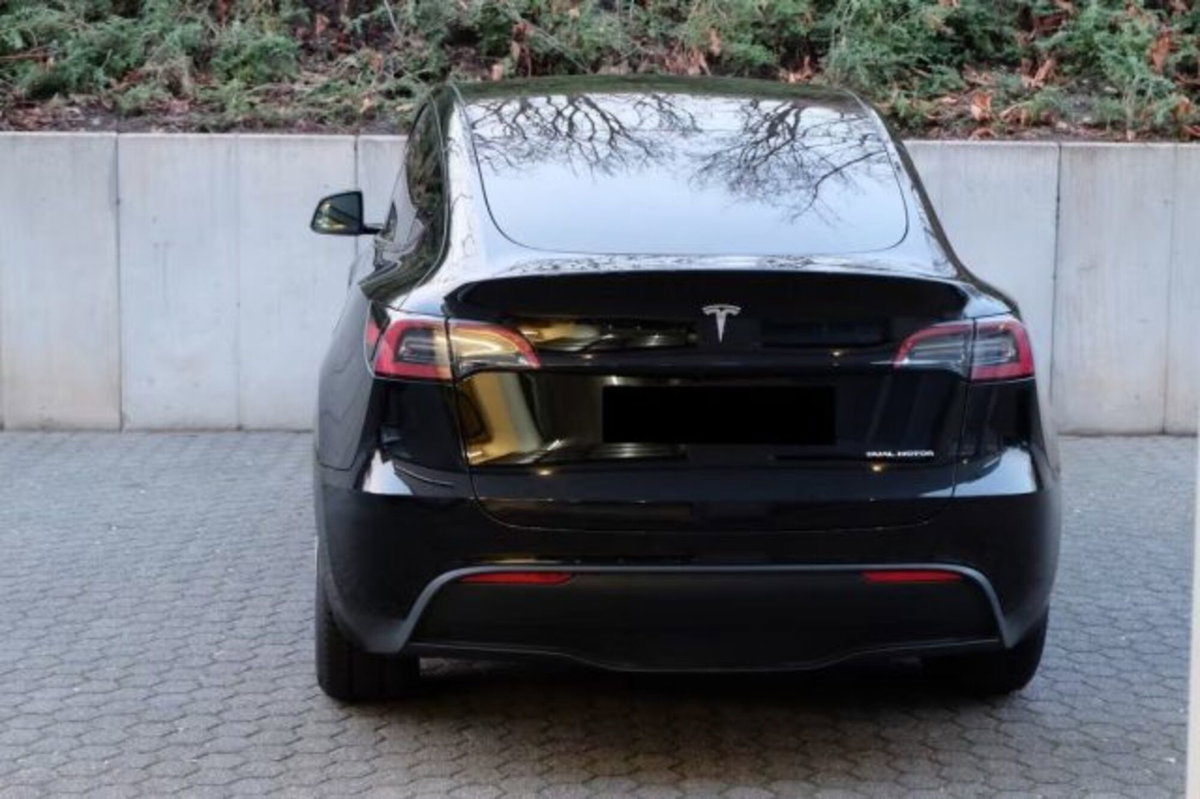 Tesla Model Y Long Range awd (7)