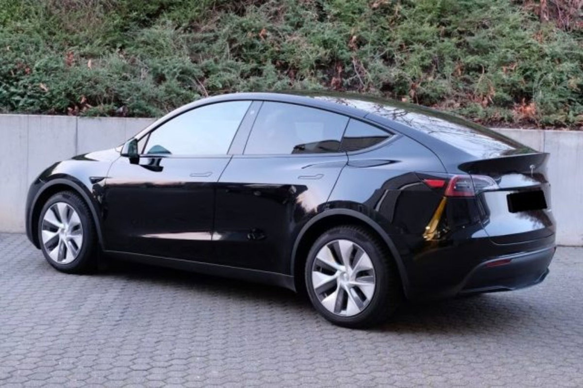 Tesla Model Y Long Range awd (9)