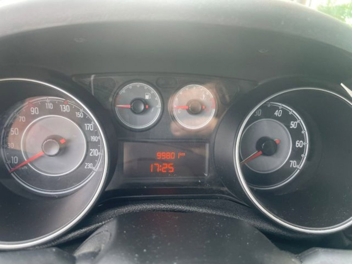 Fiat Punto 1.2 8V 5 porte Street (13)