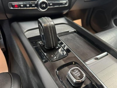 Volvo XC60 B4 (d) AWD automatico Plus Dark N1 (10)