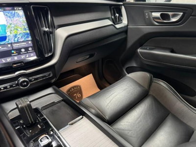 Volvo XC60 B4 (d) AWD automatico Plus Dark N1 (12)