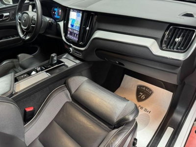 Volvo XC60 B4 (d) AWD automatico Plus Dark N1 (14)
