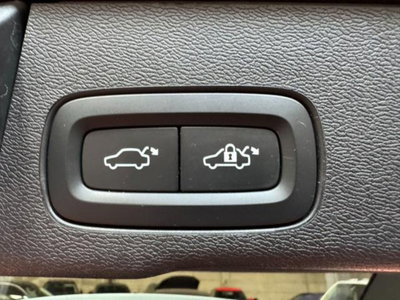 Volvo XC60 B4 (d) AWD automatico Plus Dark N1 (15)