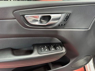 Volvo XC60 B4 (d) AWD automatico Plus Dark N1 (16)