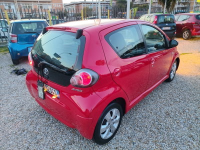 Toyota Aygo 1.0 12V VVT-i 5 porte Lounge Connect (2)