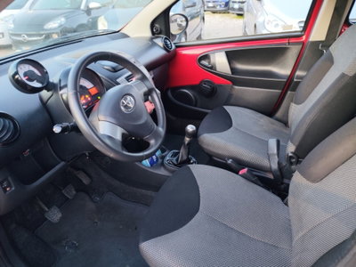 Toyota Aygo 1.0 12V VVT-i 5 porte Lounge Connect (4)