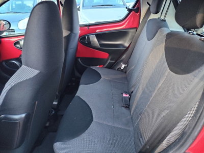 Toyota Aygo 1.0 12V VVT-i 5 porte Lounge Connect (5)